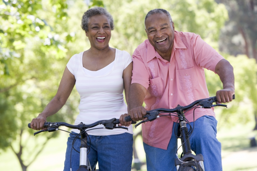 couple cycling