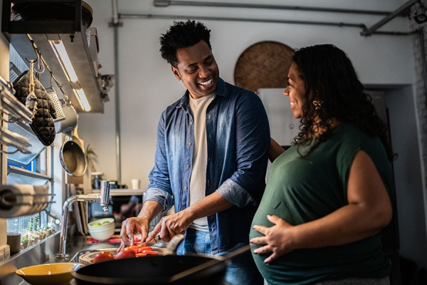 https://www.templehealth.org/sites/default/files/styles/without_crop/public/2023-02/pregnant-woman-cooking-in-kitchen-with-husband.jpg?itok=5PVXixt7